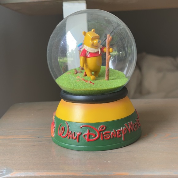 Winnie The Pooh Snow Globe - Picture 2 of 6